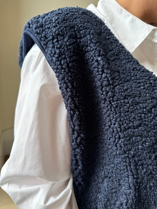 Gilet sans manches bouclettes bleu marine