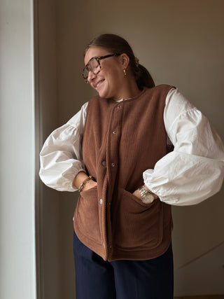 Veste sans manches réversible en velours côtelé et bouclette