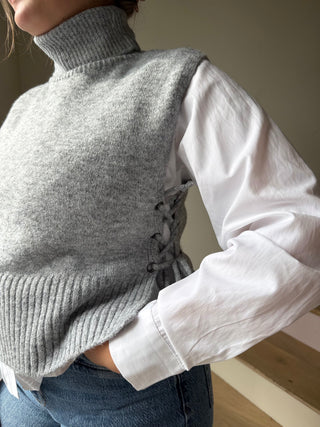 Pull col roulé sans manches gris