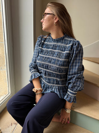 Blouse smocké de à carreaux bleue marine