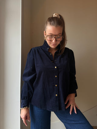 Chemise en velours côtelé bleue marine avec col victorien