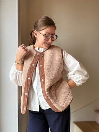 Veste sans manches réversible en velours côtelé et bouclette