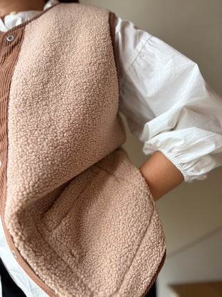 Veste sans manches réversible en velours côtelé et bouclette