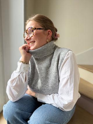Pull col roulé sans manches gris