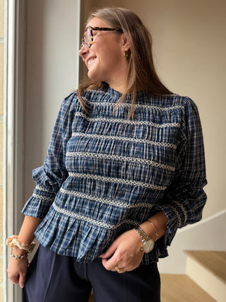 Blouse smocké de à carreaux bleue marine