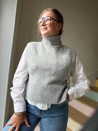 Pull col roulé sans manches gris
