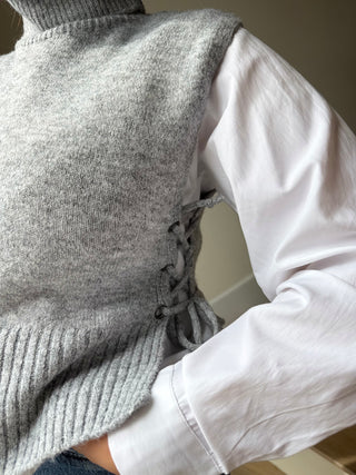 Pull col roulé sans manches gris